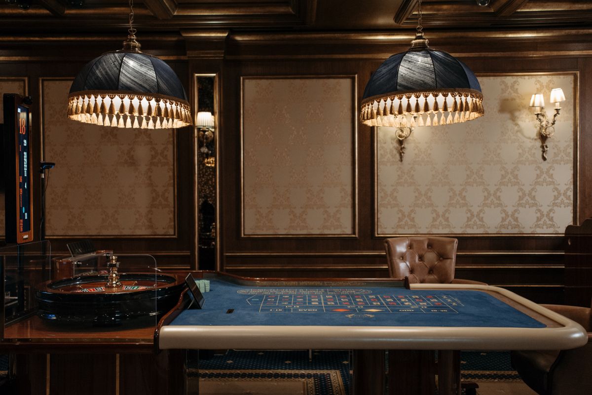 Perbedaan Live Casino dan Casino Biasa